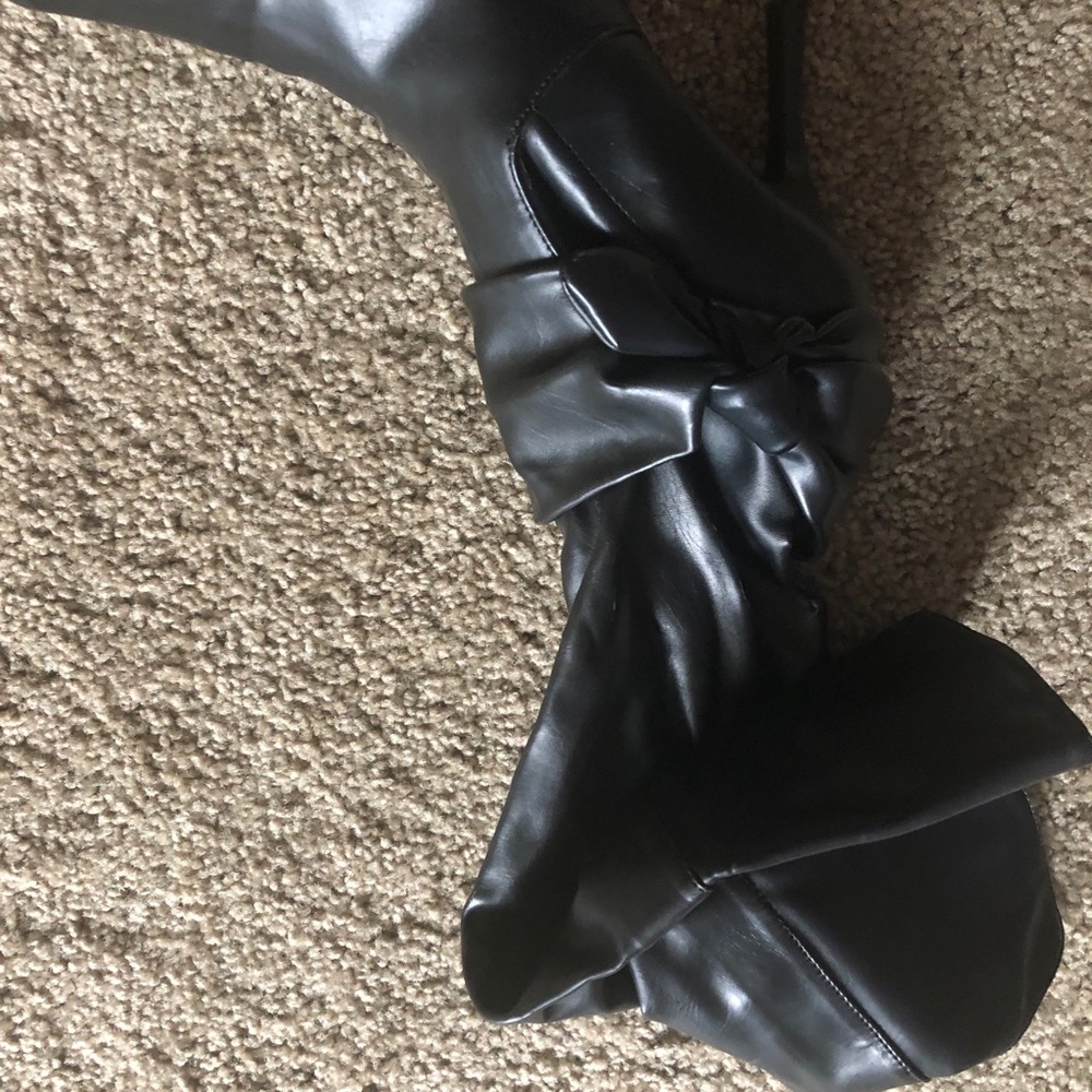 Shoes - Picture 3 of 4
